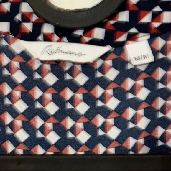 Reitmans all over  Geo print with 3/4 sleeves Blouse size M - Picture 3 of 11